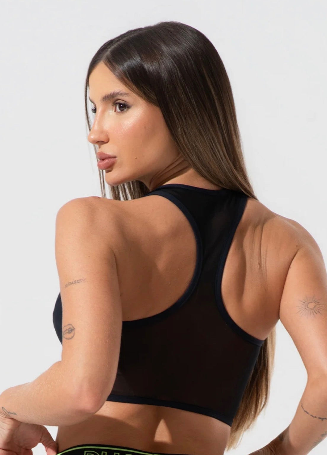 Top com elástico e tule