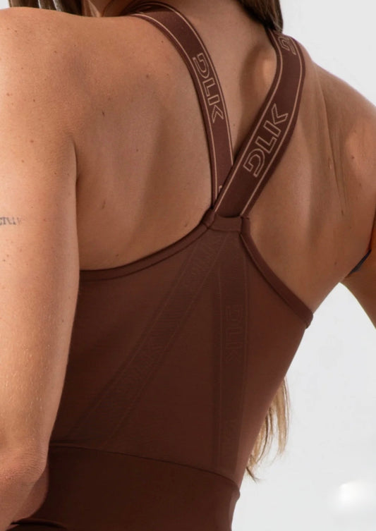 Macaquinho feminino fitness com alças de elástico e tule nas costas activity dlk marrom