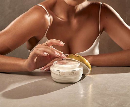 Creme Acetinado Hidratante Desodorante Corporal Lily, 250g