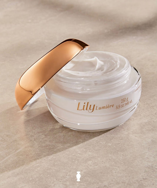 Creme Acetinado Hidratante Desodorante Corporal Lily Lumiere , 250g